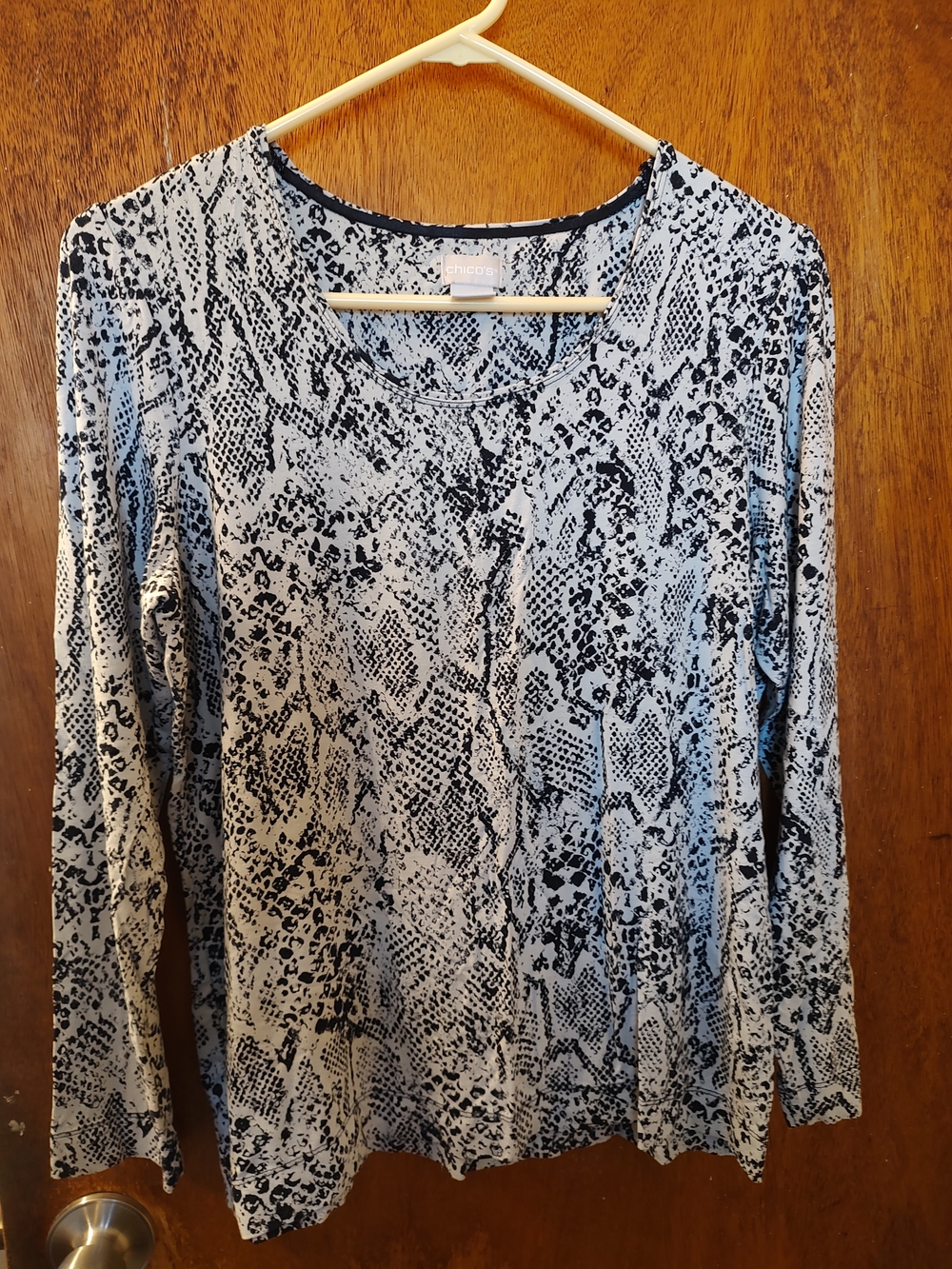 Chico's Black & White Snake-Print Long Sleeve Crew Top